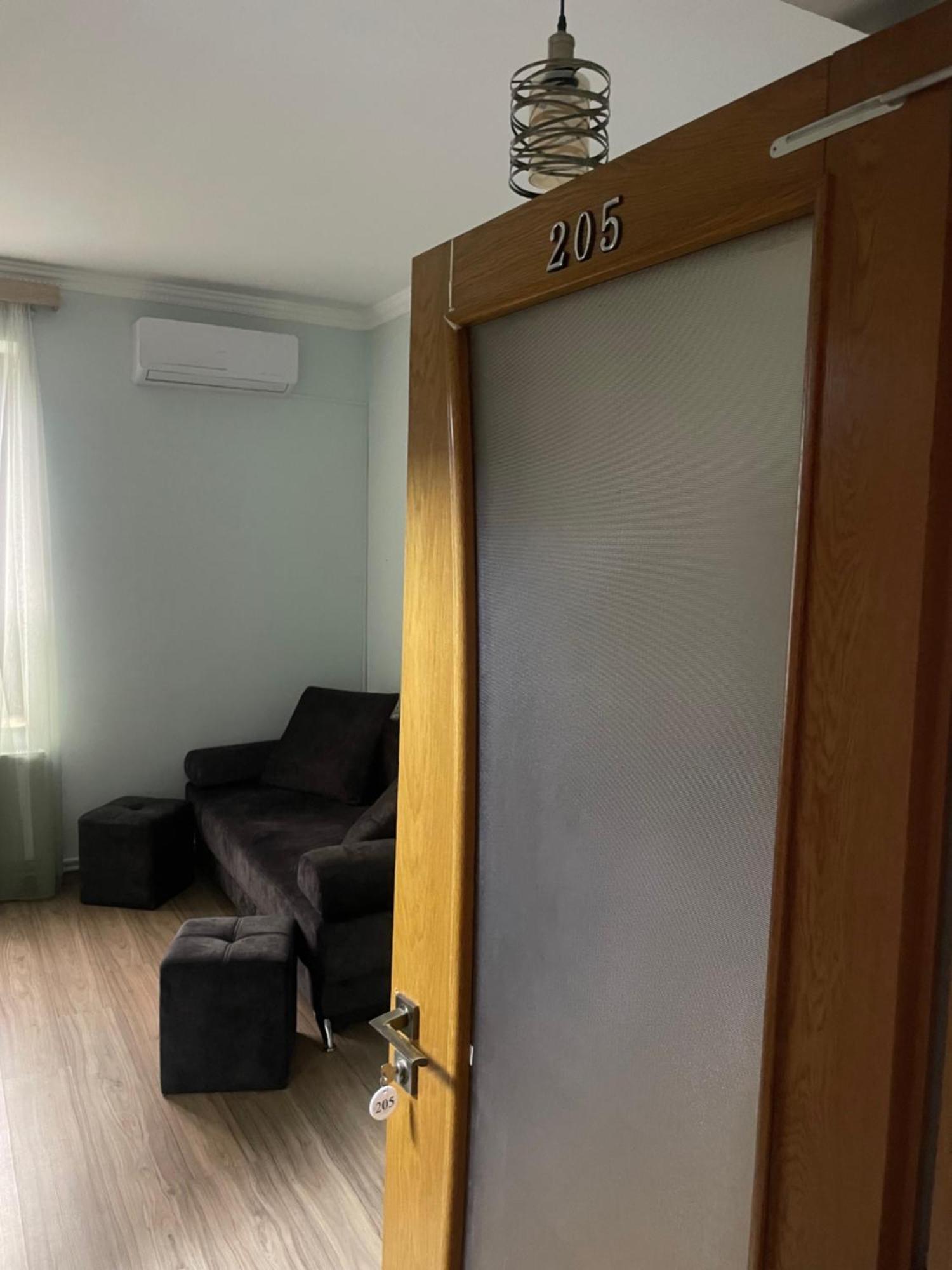 Decca Hotel Jerevan Buitenkant foto