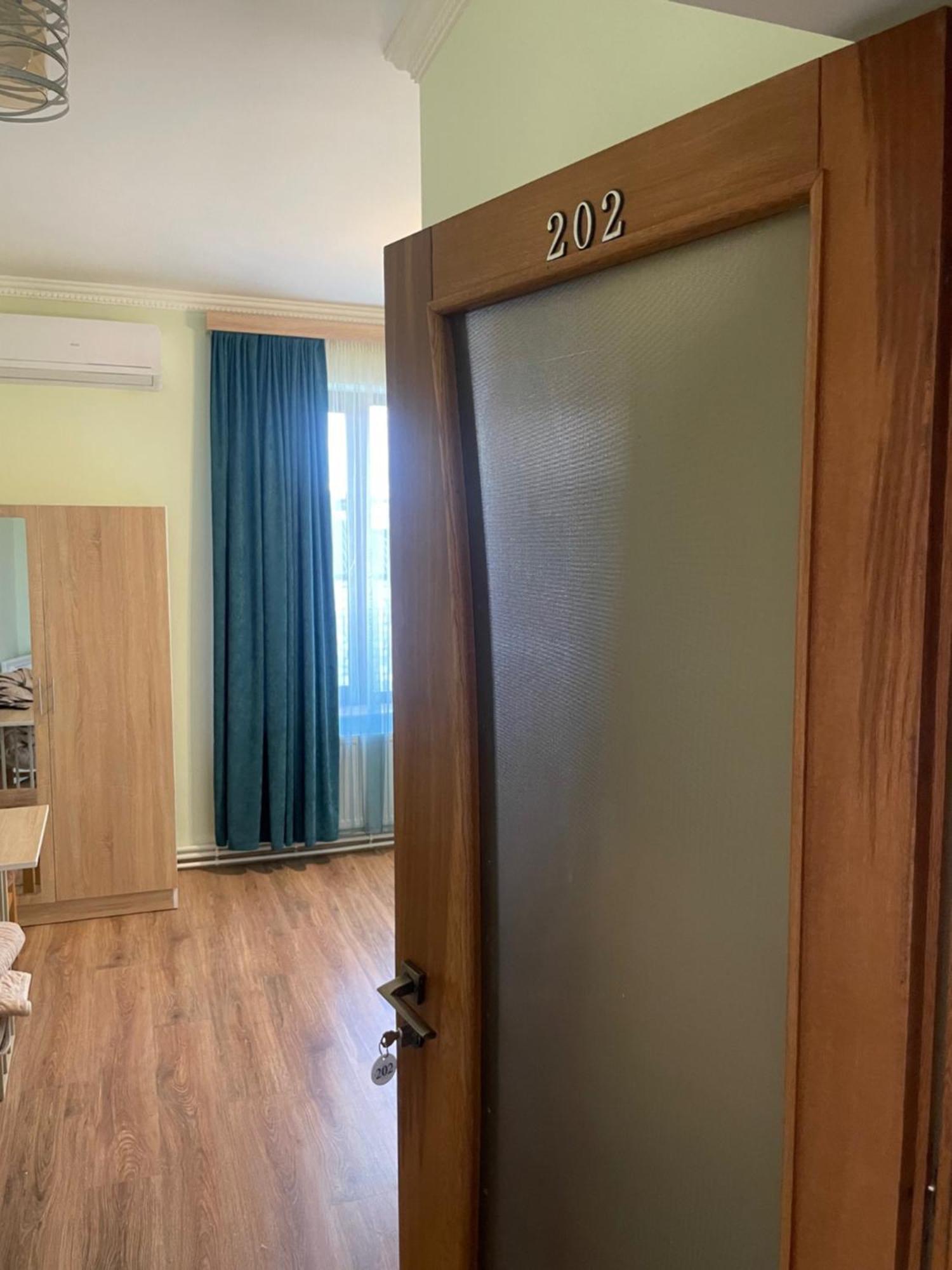 Decca Hotel Jerevan Buitenkant foto