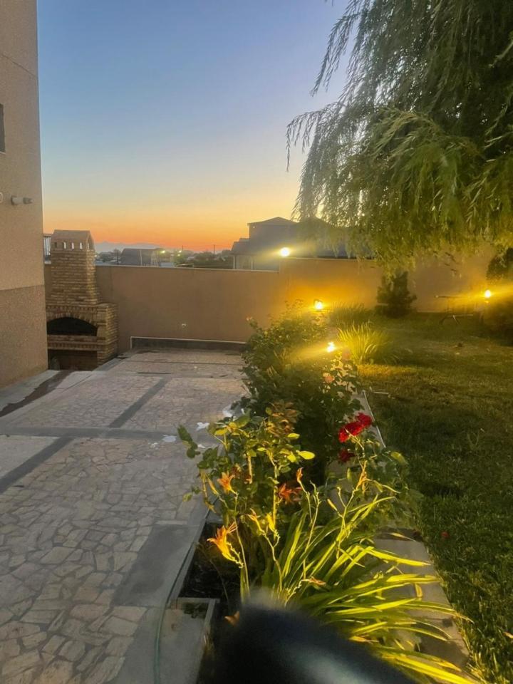 Decca Hotel Jerevan Buitenkant foto