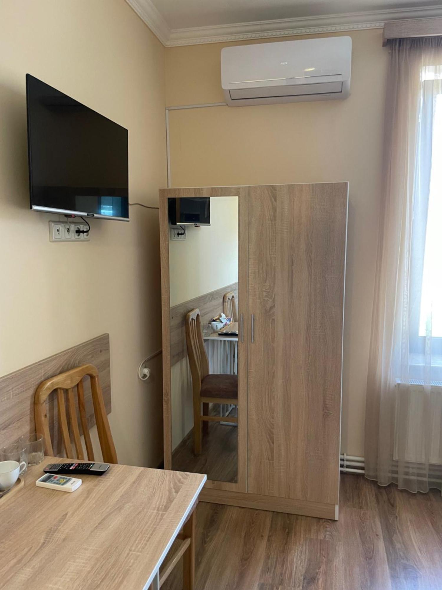 Decca Hotel Jerevan Buitenkant foto