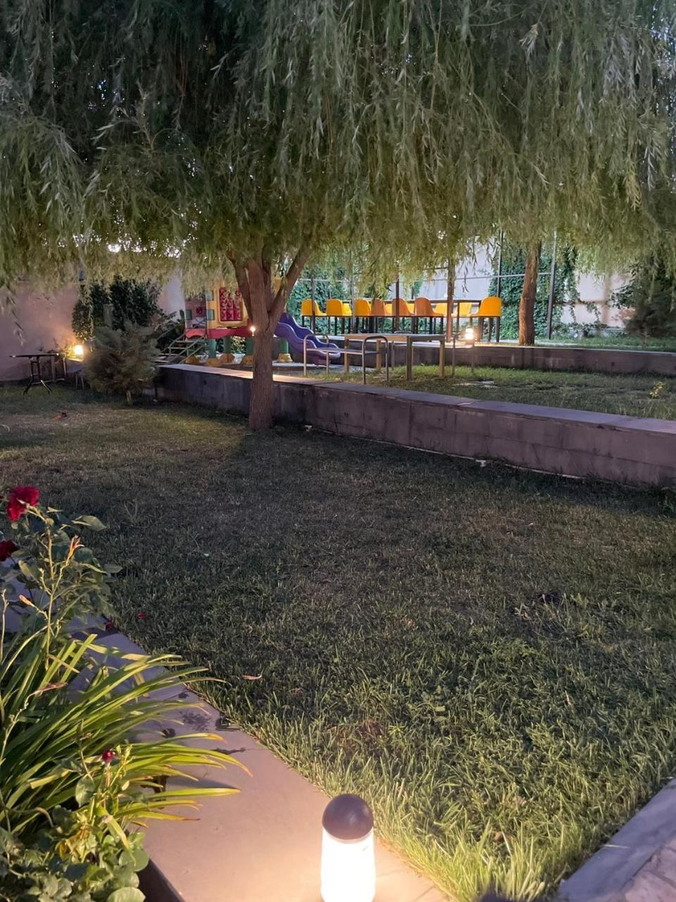 Decca Hotel Jerevan Buitenkant foto