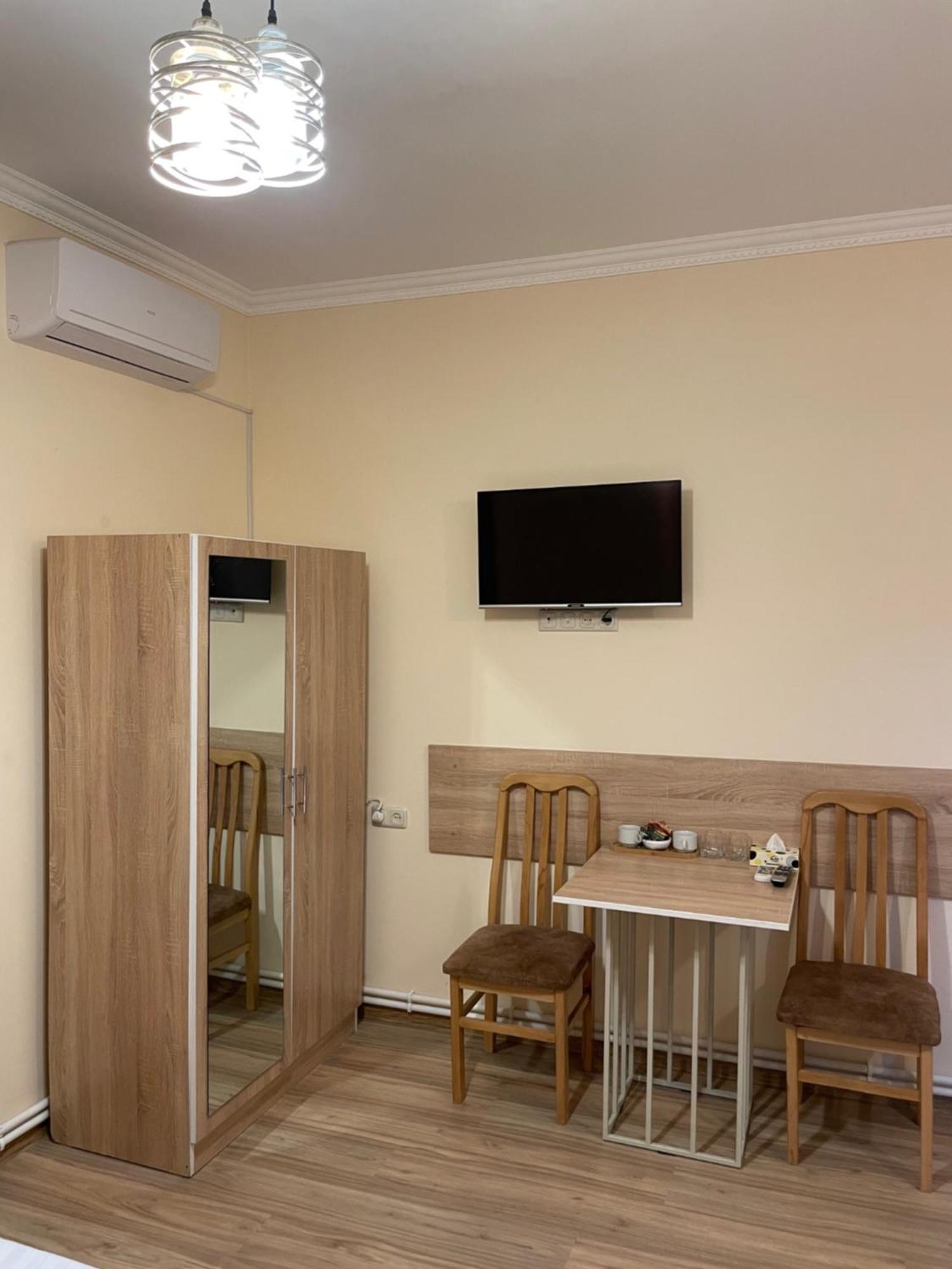Decca Hotel Jerevan Buitenkant foto