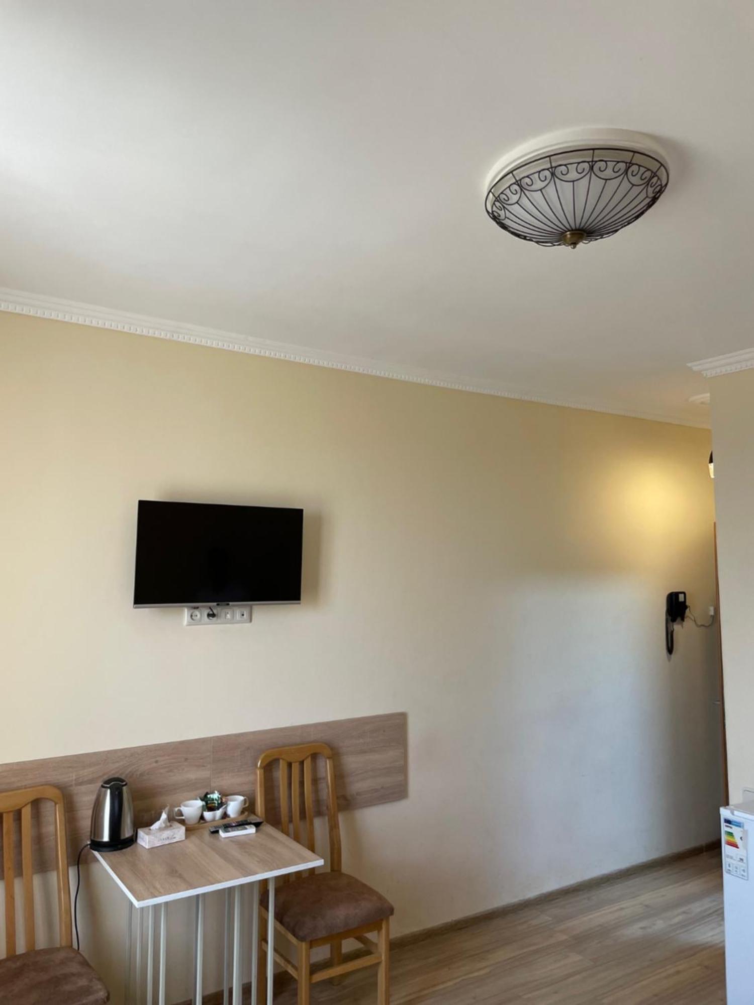 Decca Hotel Jerevan Buitenkant foto