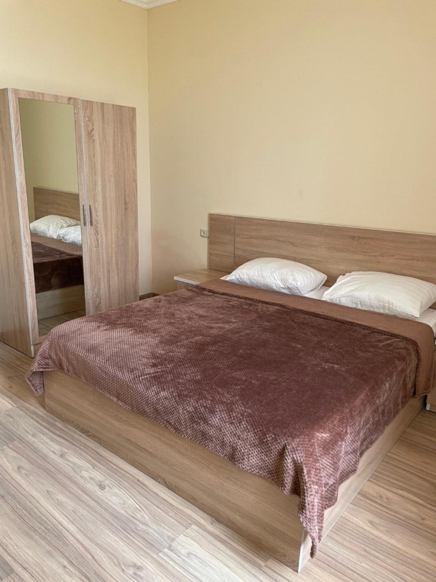 Decca Hotel Jerevan Buitenkant foto