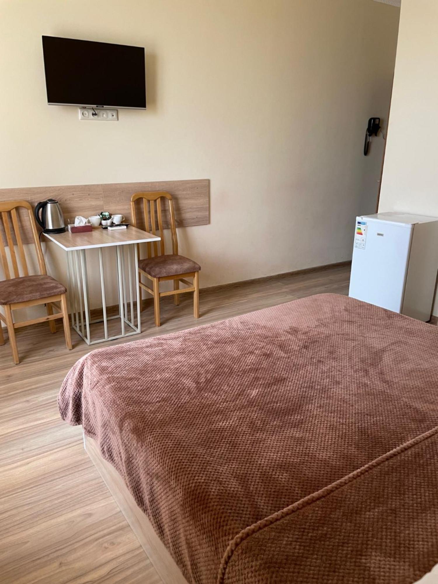 Decca Hotel Jerevan Buitenkant foto
