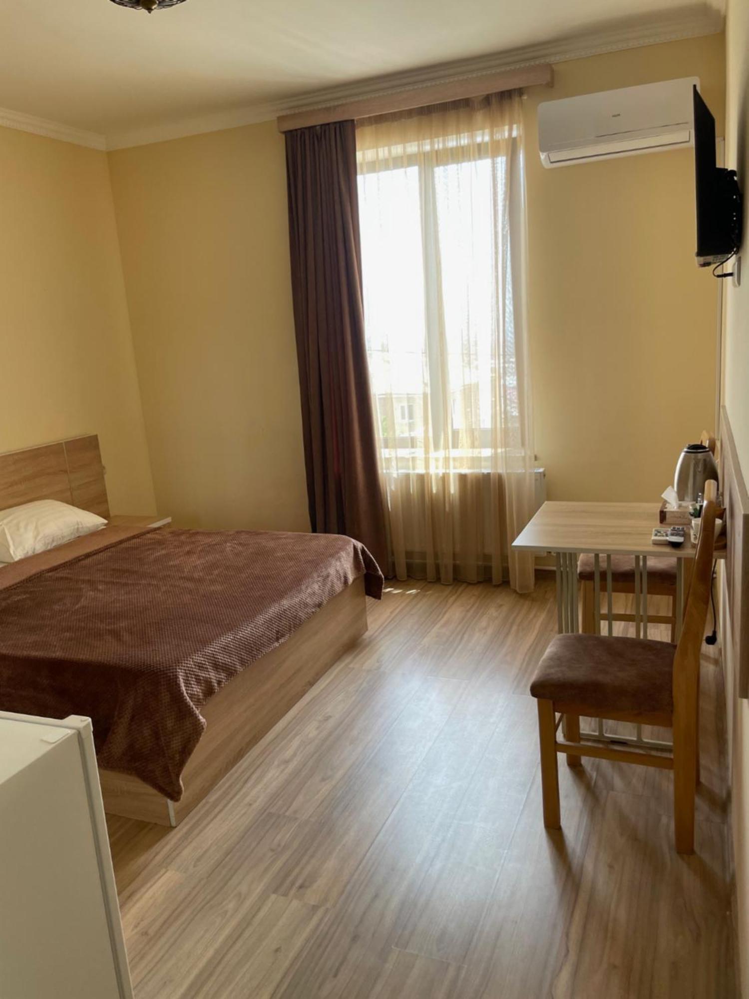 Decca Hotel Jerevan Buitenkant foto