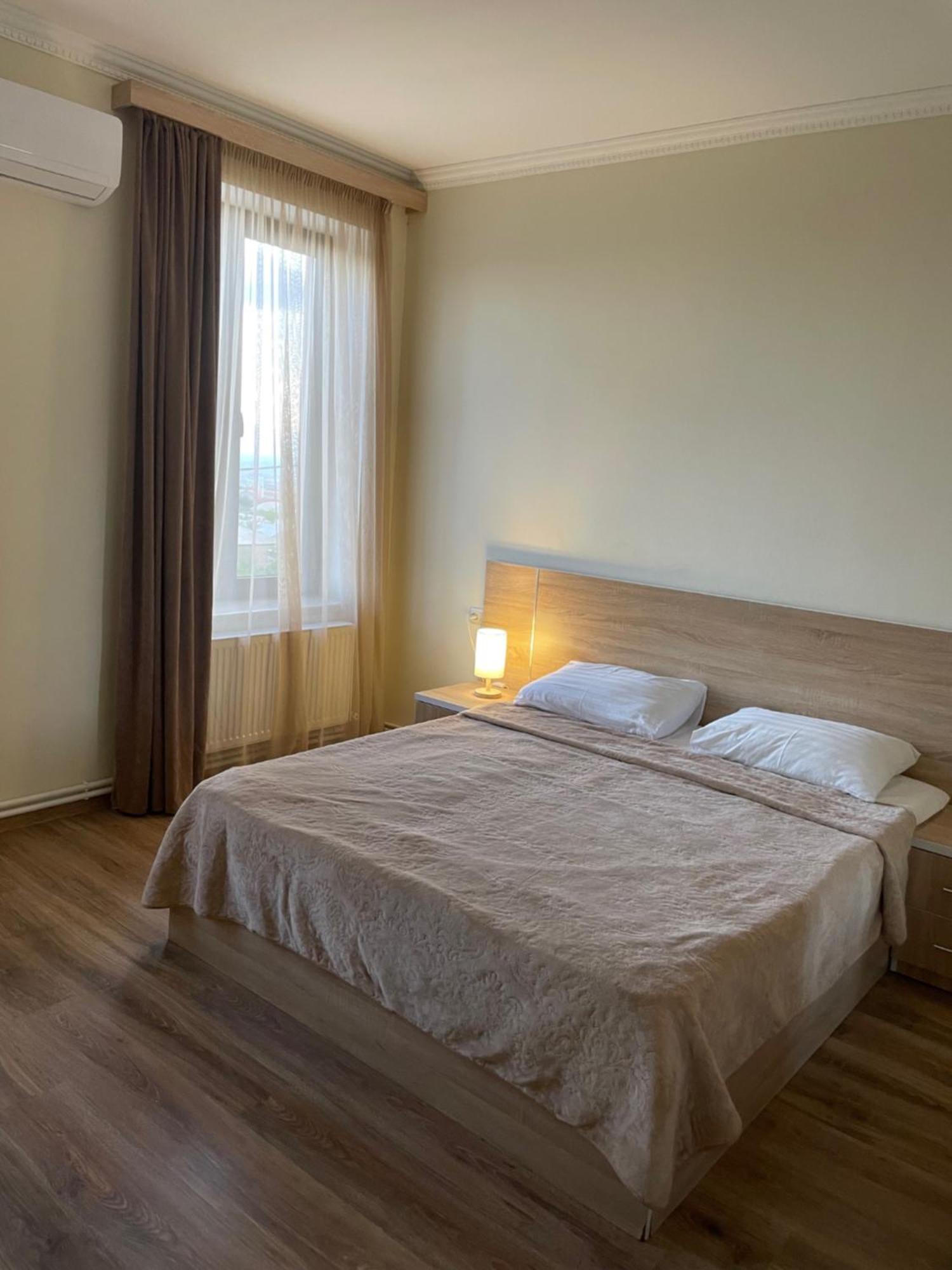 Decca Hotel Jerevan Buitenkant foto