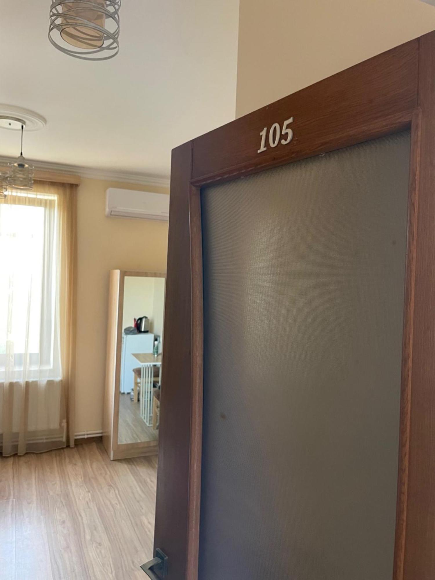 Decca Hotel Jerevan Buitenkant foto