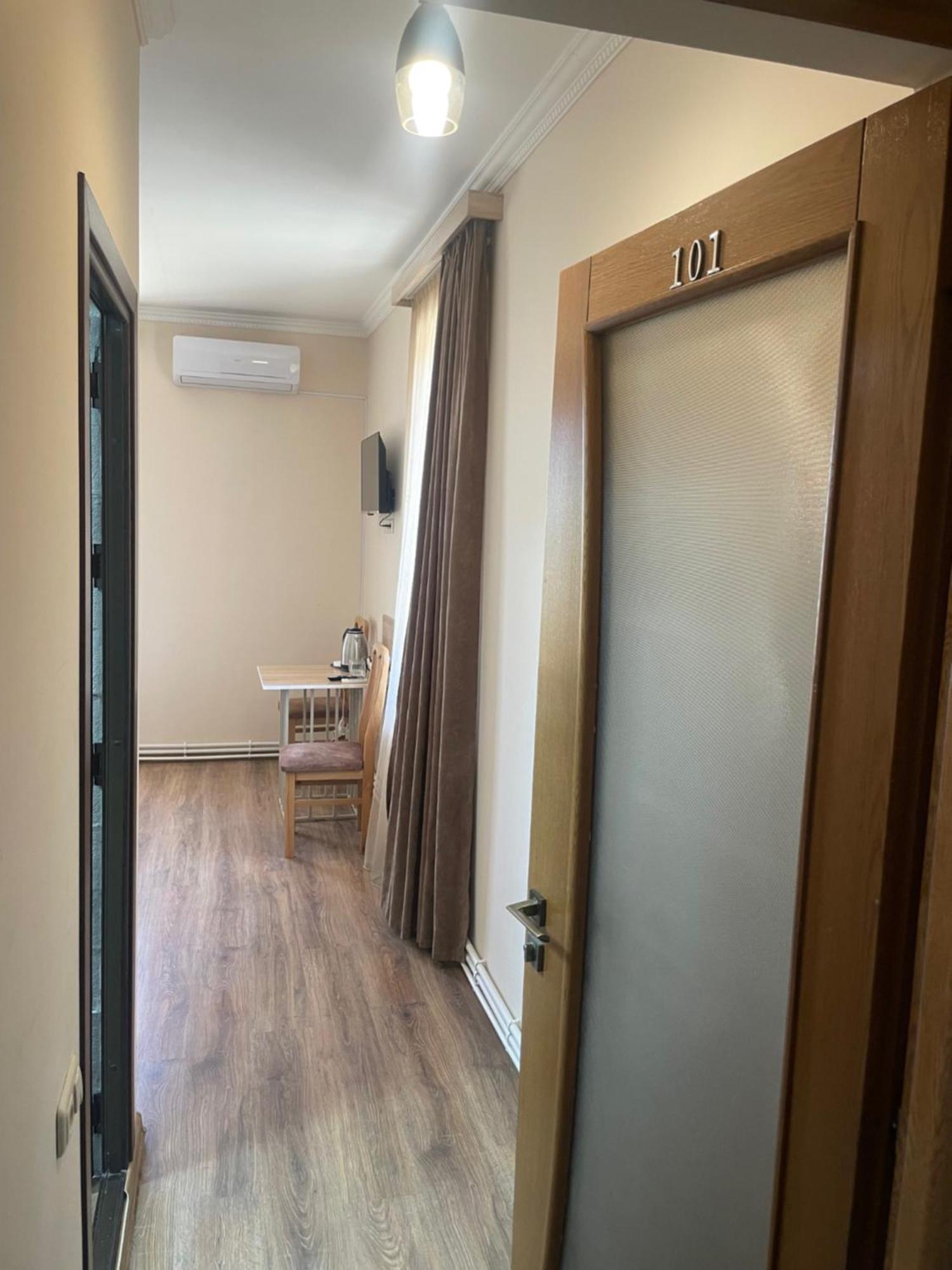 Decca Hotel Jerevan Buitenkant foto
