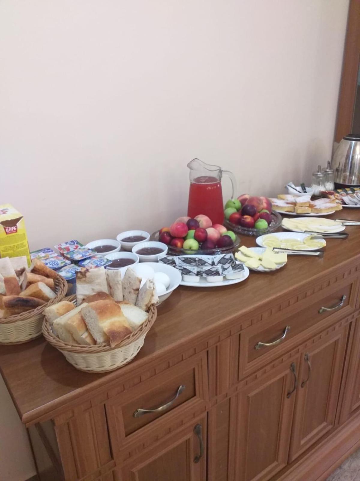 Decca Hotel Jerevan Buitenkant foto