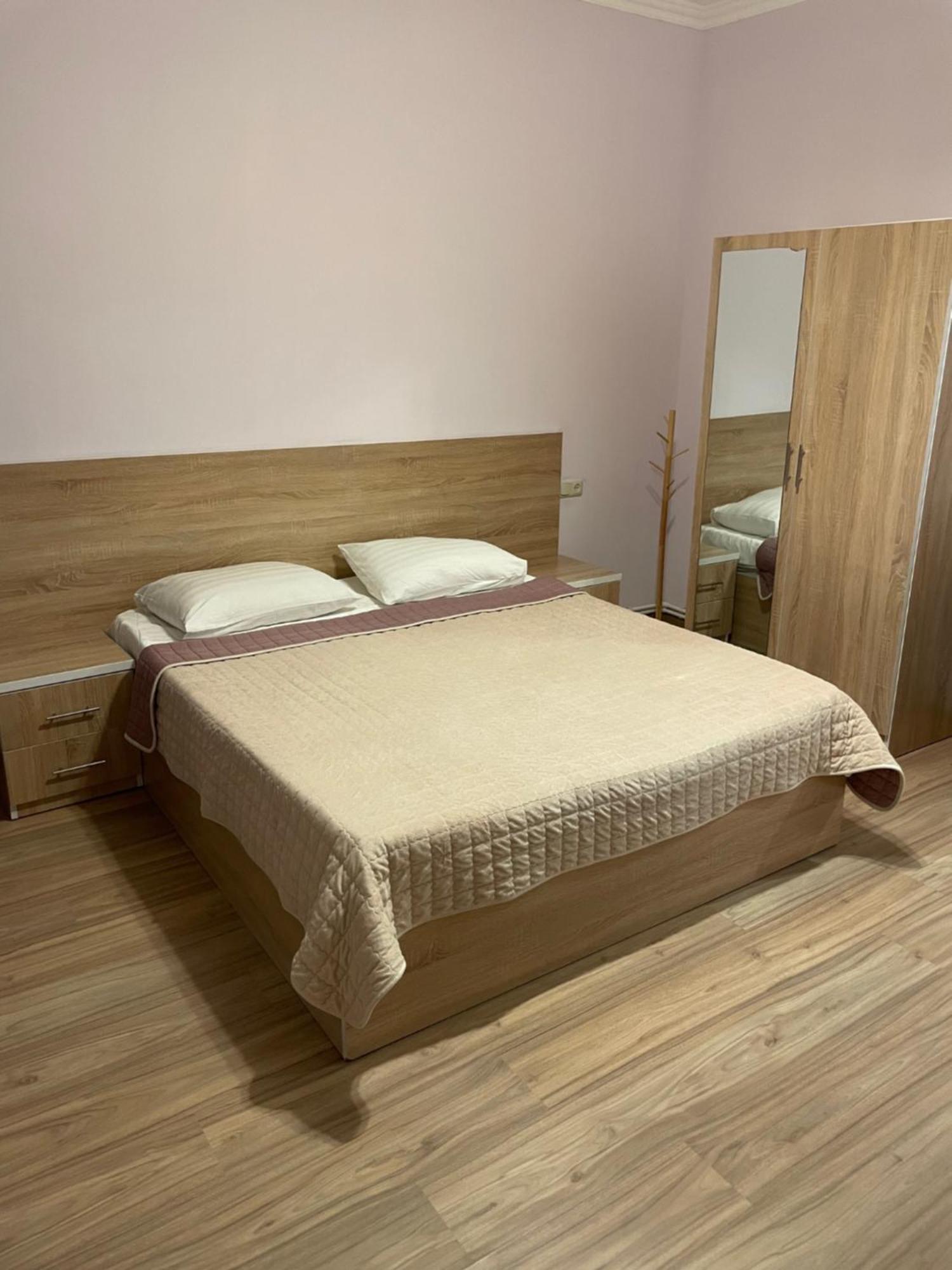Decca Hotel Jerevan Buitenkant foto