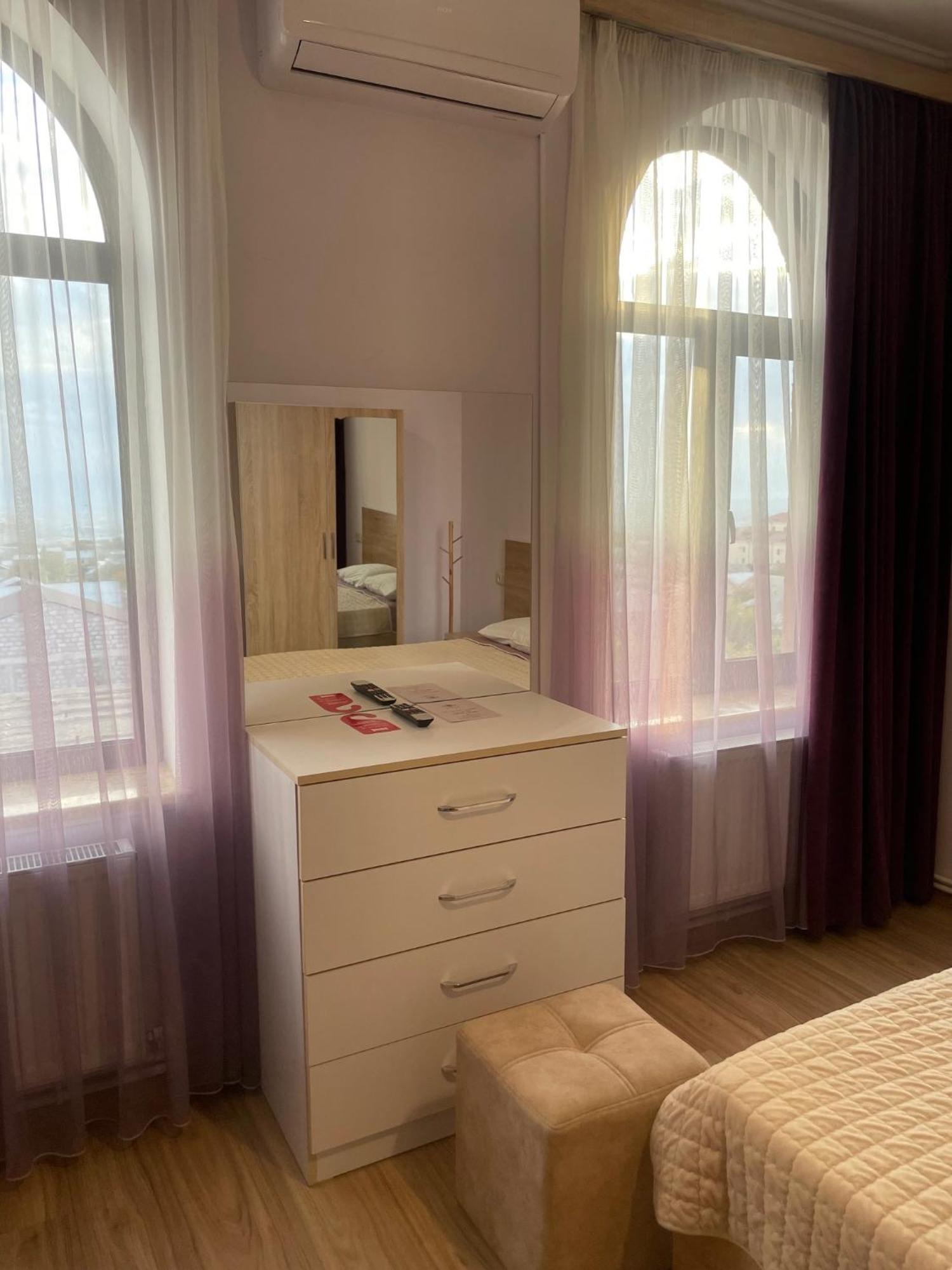 Decca Hotel Jerevan Buitenkant foto
