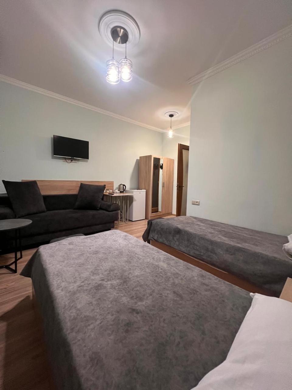 Decca Hotel Jerevan Buitenkant foto
