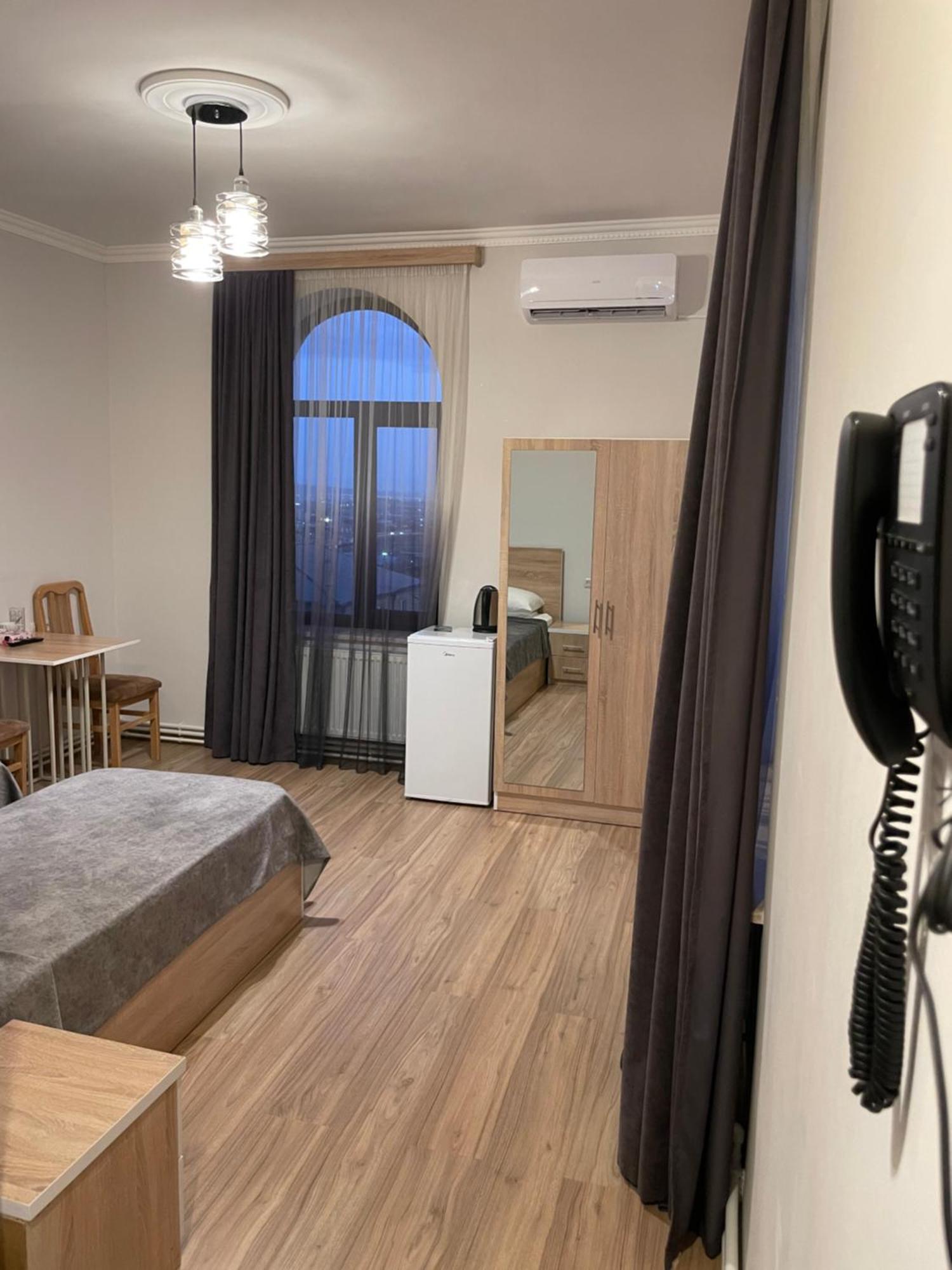 Decca Hotel Jerevan Buitenkant foto