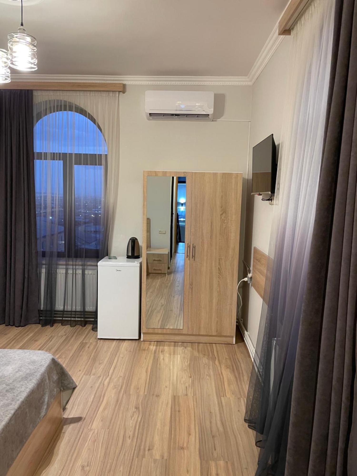 Decca Hotel Jerevan Buitenkant foto